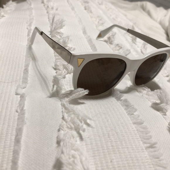 White sunglasses - Picture 2 of 7
